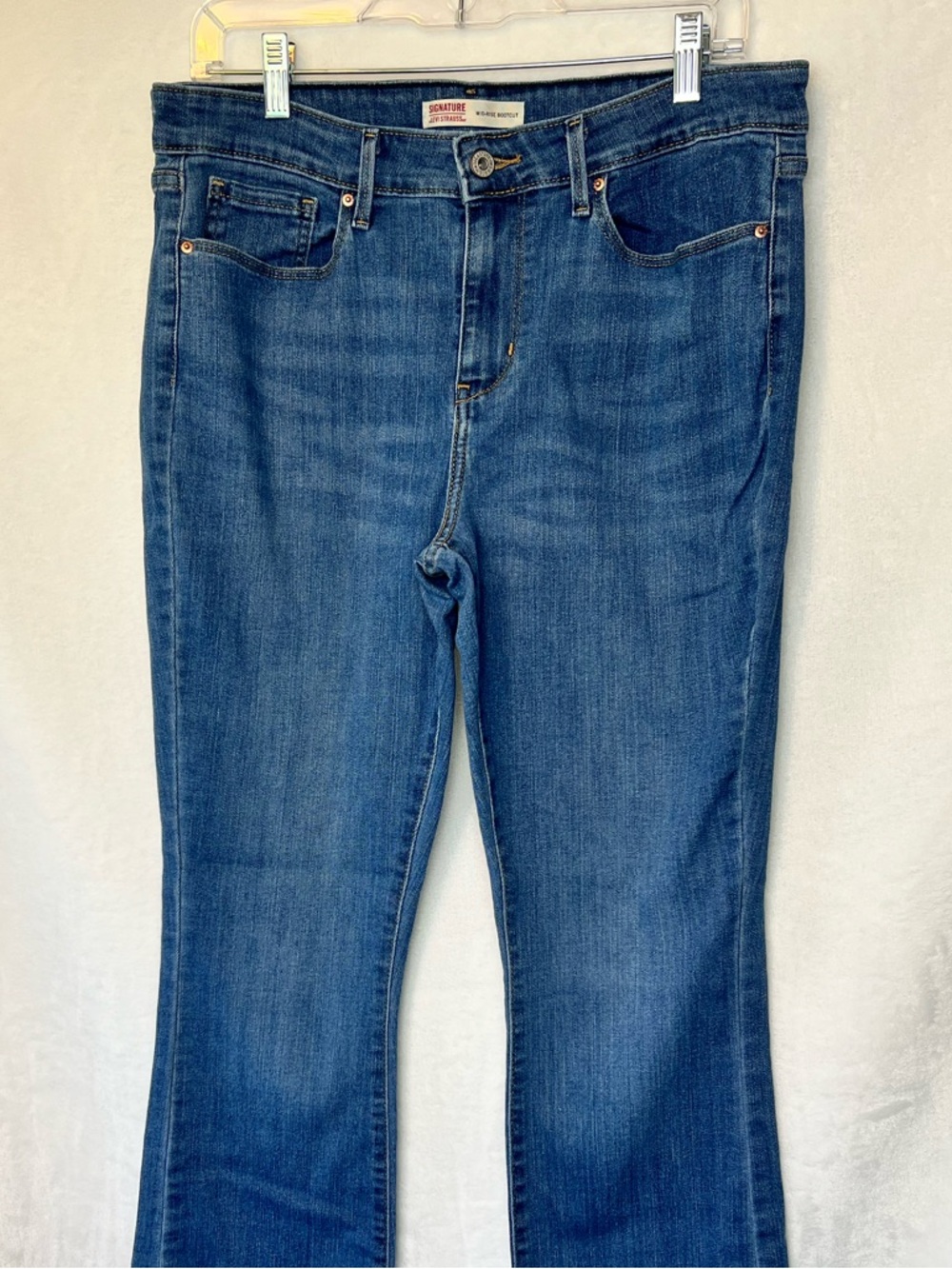 ⭐️ Levi’s Mid Rise Bootcut Jeans - Picture 5 of 8
